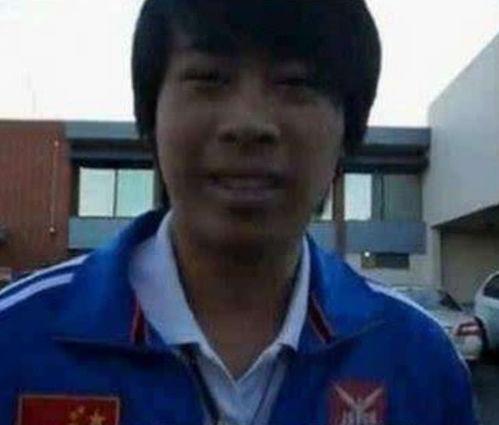 卢本伟最丑的照片