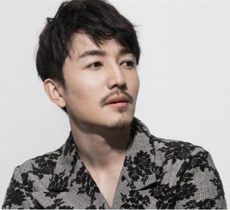 许之糯个人资料,才华横溢的年轻歌手，音乐之路上的璀璨星辰