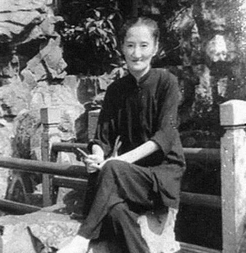 叶露茜晚年的照片,岁月静好，优雅依旧